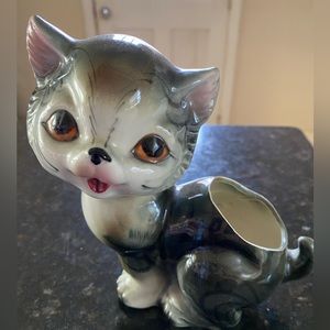 Brinnco ceramic kitty plants
